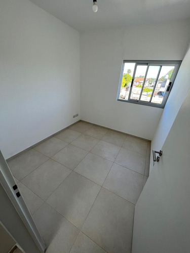 Duplex En Venta A Estrenar De 4 Ambientes Carlos Croce 990 (banfield)