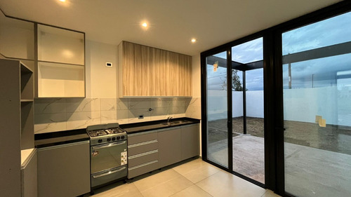 Vendo Casa De Dos Dormitorios En Docta! Cbh