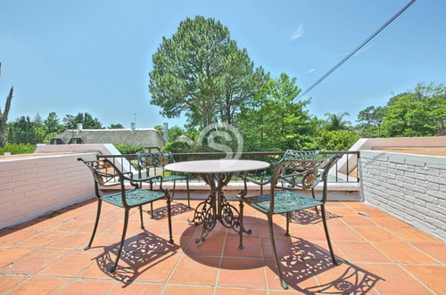 Casa De 4 Dormitorios Con Piscina Climatizada En Alquiler- Ref: 3378