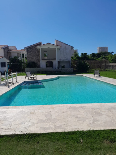 Vendo Preciosas Villas De 2 Niveles A 2 Minutos De La Playa En Juan Dolió, República Dominicana