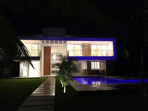 Casa Duplex Em Condominio 6 Quartos Suítes Sendo 1 Suite Master 550m2 Em Guarajuba - Adr724 - 68828754
