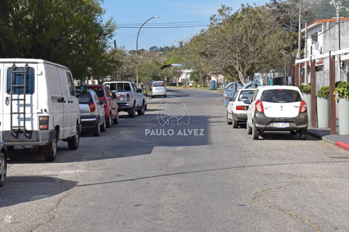 A Metros Del Mar