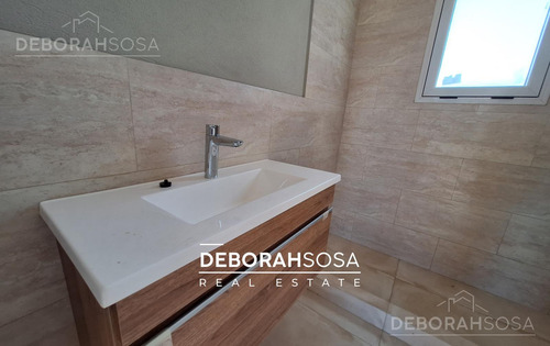 Casa En Venta En Barrio-el Canton -al Agua-zona Norte -a La Laguna-escobar