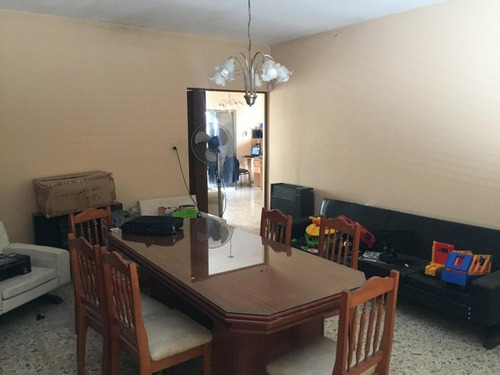 Casa En Venta - 3 Dormitorios 2 Baños - Pergamino