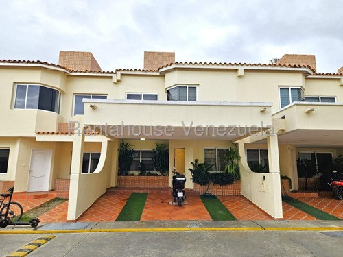 Elim Ojeda Vende Elegante Casa Con Finos Acabados Y Un Gran Confort Ubicada En La Urbanizacion Villa Paris Cabudare,lara