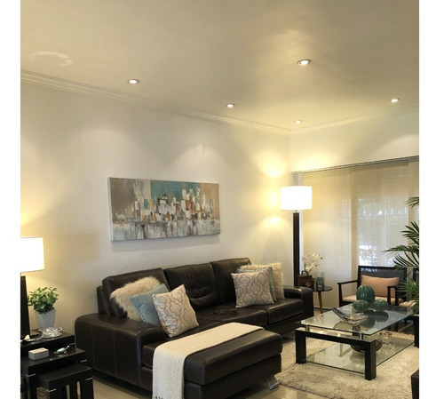 Imagen 10 de 18 de Excelente Casa En Venta Con Piscina Y Quincho - Lote De 20 X 35mts