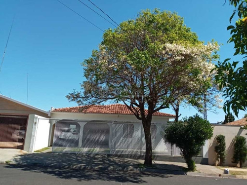 Imagem 1 de 6 de Venda De Casas / Padrão Na Cidade De Araraquara 10918