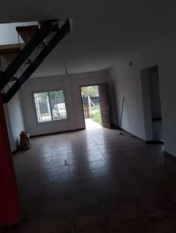 Casa Venta 2 Dormitorios 1 Baño 1 Cochera Jardin 82 Mts 2 Cubiertos Terreno 300 Mts 2 - Villa Parque Sicardi