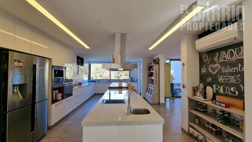 Casa En Venta De 5 Dorm. En Las Brisas