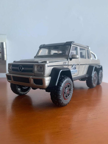 Mercedes-benz G63 Amg 6x6 Jurassic World Edition. Esc 1/24.