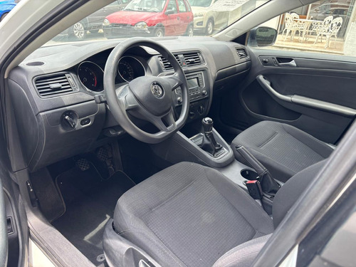 Volkswagen Jetta 2.0 L4 Mt
