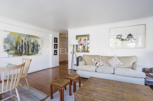Departamento En Calle Cerrrada Con Plaza
