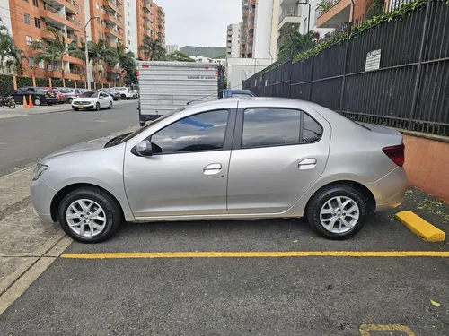 Renault Logan 1.6 Privilege / Intens