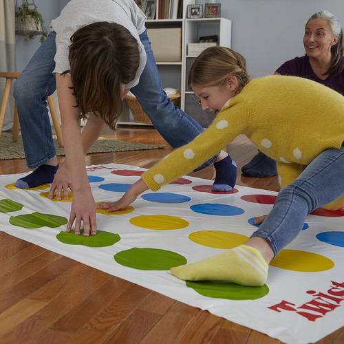 Imagen 3 de 9 de Juego De Mesa Twister Version Original De Hasbro