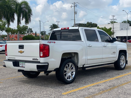Imagen 8 de 15 de Chevrolet Cheyenne 2016 High Country
