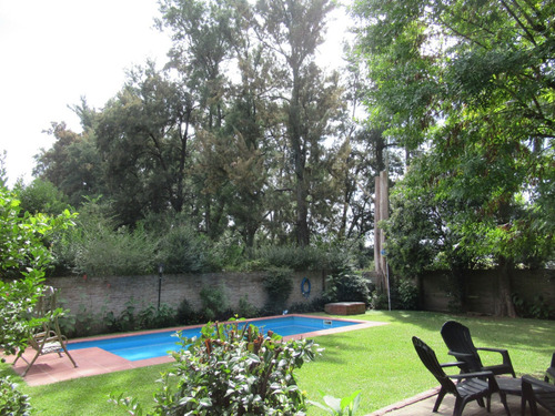 Casa Con Quincho Y Piscina, 3 Dormitorios Zona Km 50 Pilar, Barrio Abierto La Esmeralda