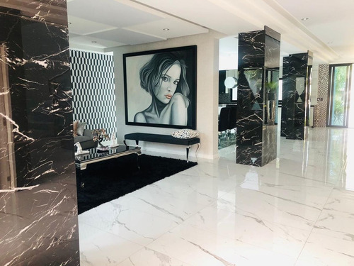 Residencia De Super En Puerta De Hierro Dentro De Coto