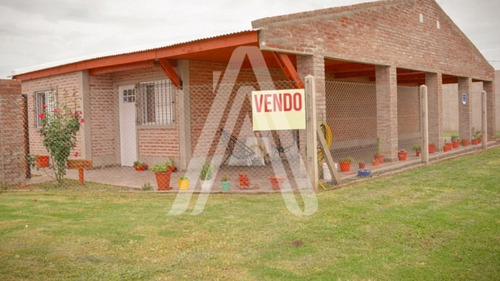 Imagen 1 de 10 de Casa Tres Dormitorios Alvear
