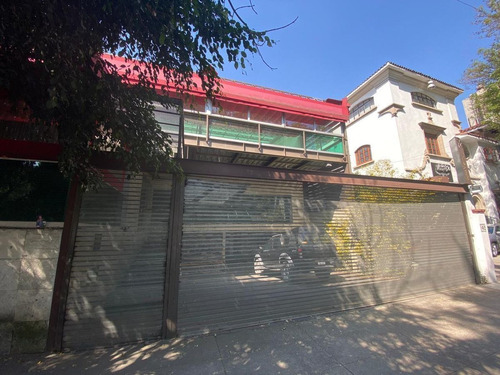 Imagen 2 de 13 de Local Comercial Sobre Julio Verne, A 90 Mts De Parque Lincol