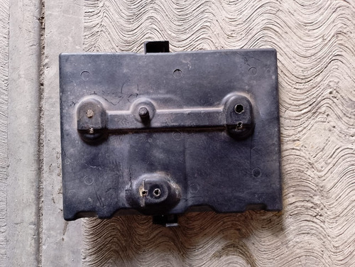 Moldura Base De Batería Mazda 2 2012-2015 (Usado)