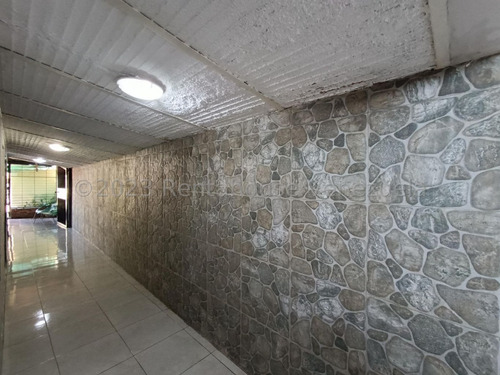 24-13391 Hermosa Casa En Venta, Urb. Los Samanes, Maracay Mord