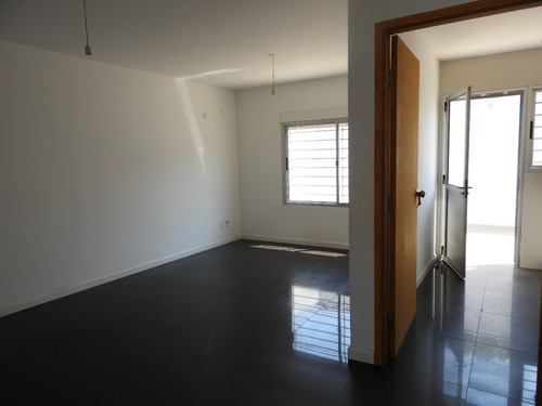 Imagen 1 de 12 de Apartamento De Un Dormitorio En Malvín, Amplio Y Luminoso, Se Alquila - Garantía: Contaduría O Anda