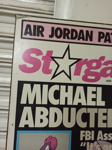 Antiguo Póster De Nike Michael Jordan Abducted By Aliens (Usado)