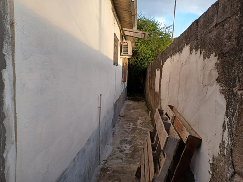 Casa No Interior Com Edícula.