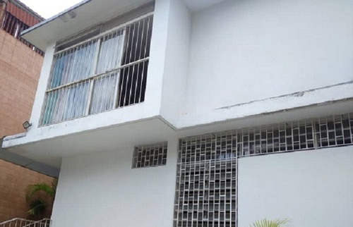 Imagen 2 de 9 de En Venta Casa De Dos Niveles, La California Norte, 345m2, 5h, 3.5b,2pe