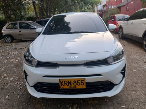 Kia Rio Sedán Emotion 