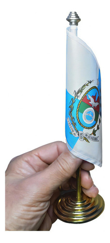 Bandera de Río de Janeiro y mesa de Vasco Da Gama con mástil