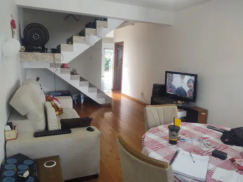 Casa Com 2 Quartos,2 Banheiros, Espaçosa