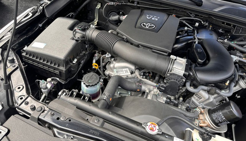 Imagen 8 de 10 de Toyota Fortuner Dubai Vx Negro 2023