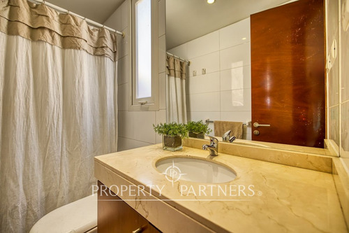 Excelente Casa Mediterránea En Condominio, Santia...