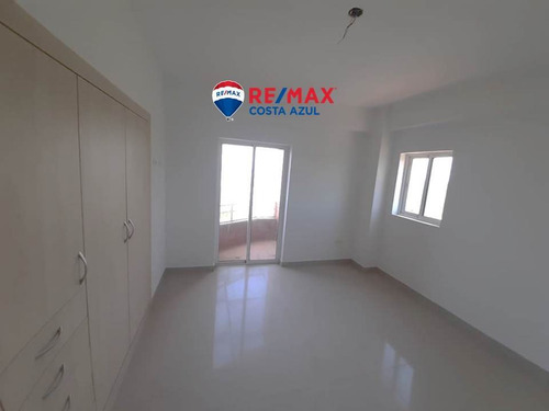 Imagen 6 de 12 de Se Vende Amplio Apartamento, Con Vista Al Mar, Planta Electrica Total, En Tucacas, Edificio Marian Suites