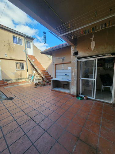 Casa En Venta - 3 Dormitorios 4 Baños - 280mts2 - Villa Lugano
