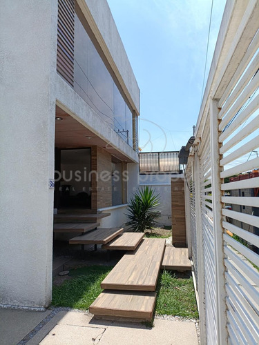 Amplia Casa En Colon De Echegaray Naucalpan
