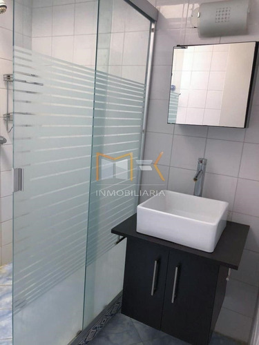Imagen 2 de 10 de Mk, Vende Cómodo Pent House, Urbanización Los Samanes / 04128517764