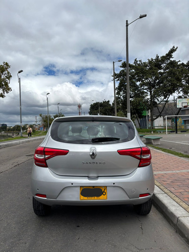 Sandero Gris Estrella 1.6 2022