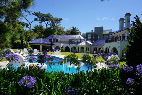 Imagen 4 de 9 de Venta De Gran Residencia A Pasos De La Playa Brava En Rincón Del Indio, Punta Del Este-ref:31420