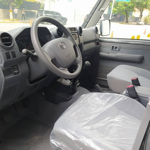 Imagen 4 de 11 de Toyota Macho Chasis Largo 2022 0km.