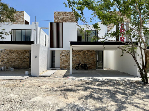 Casa En Venta En Mérida En Ibiza, Modelo Francés En Temozón Norte