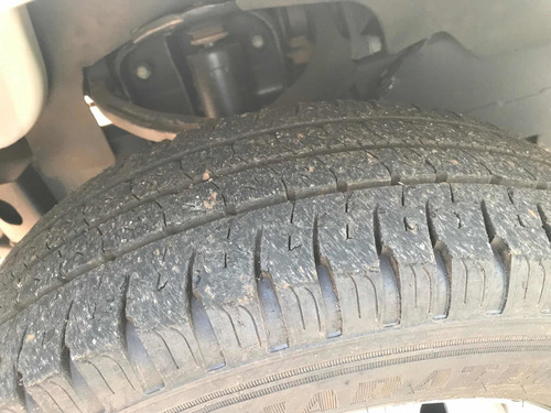 Imagem 12 de 14 de Kia Bongo K2500 Baú Fachinni