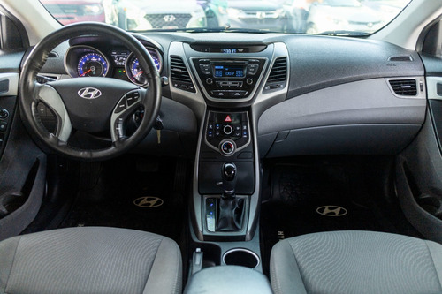 Imagen 10 de 15 de Hyundai Elantra 2016 Gls