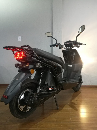 Imagen 3 de 21 de Scooter Electrico Sunra Luhu Bateria Litio Para Uso Interno