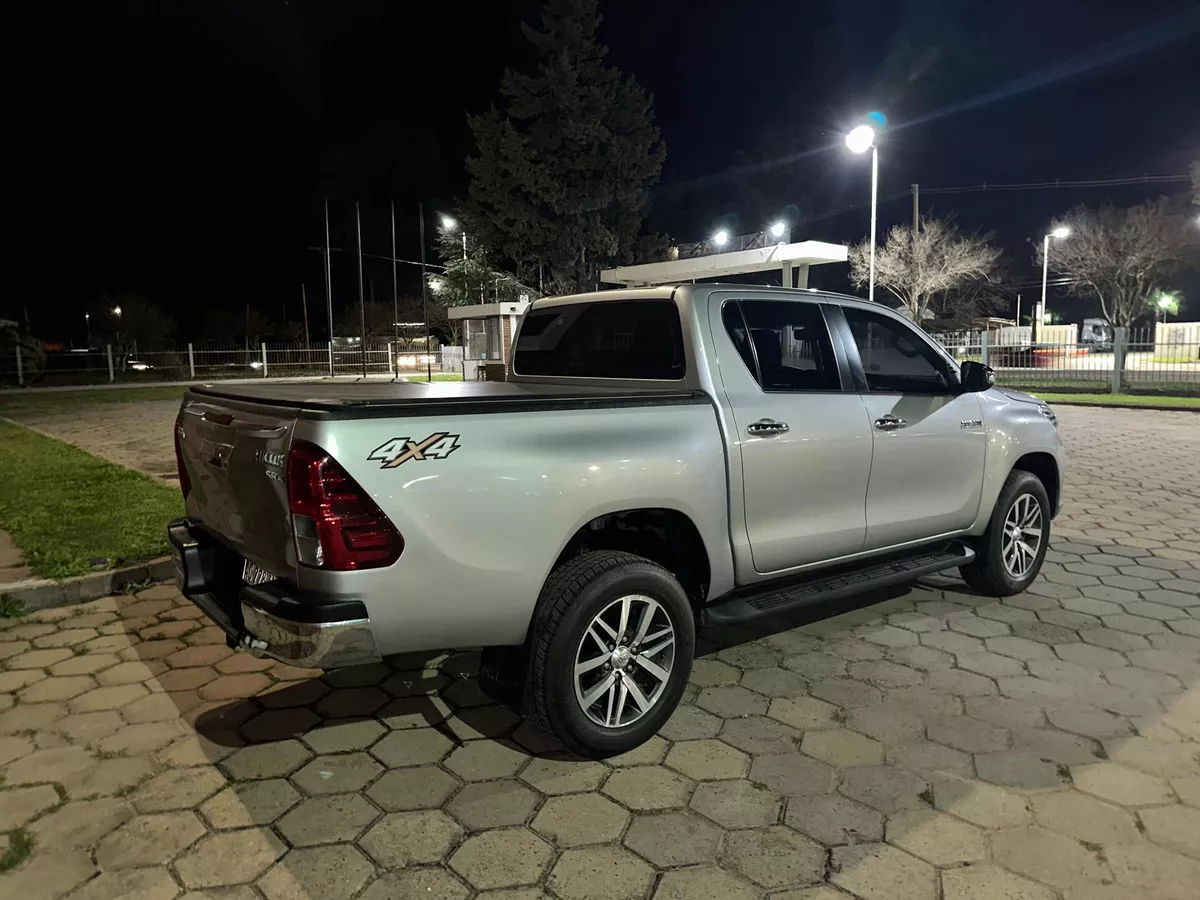 Toyota Hilux 2.8 Cd Srx 177cv 4x4 At