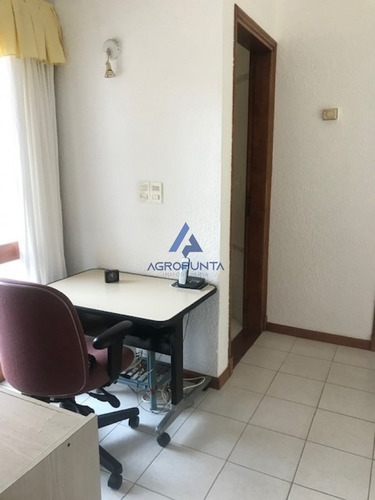 Muy Buena Casa En Venta En La Zona Mas Linda De Playa Mansa.- Ref: 5676