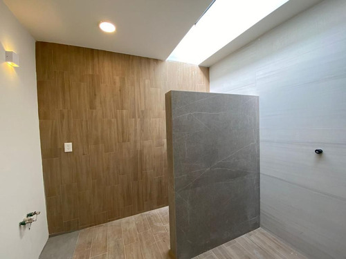Se Vende Casa En El Refugio, Domótica, Estudio O 4ta Recamra En Pb, 3.5 Baños,.