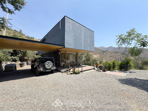 Casa En Venta De 3 Dorm. En Lo Barnechea