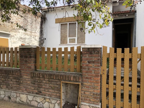Casa Con Galpon Y Cochera ,excelente Zona !!!